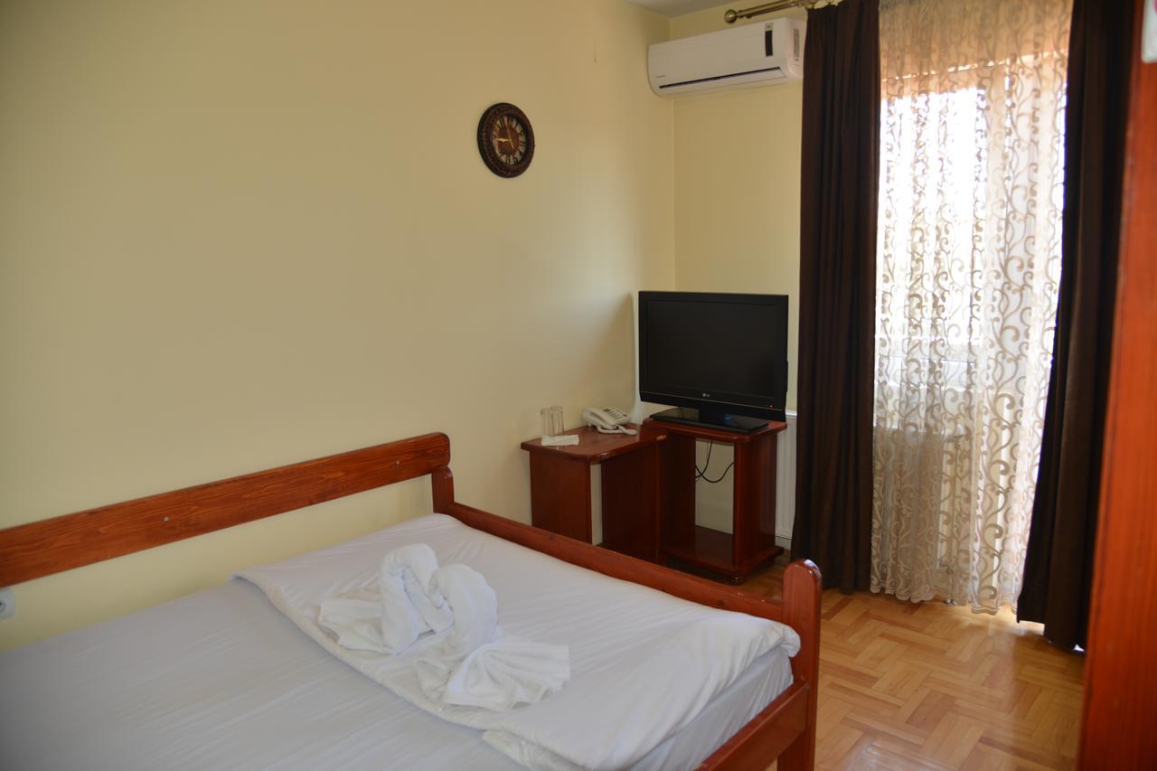 Hotel Bella Donna Kumanovo Bagian luar foto